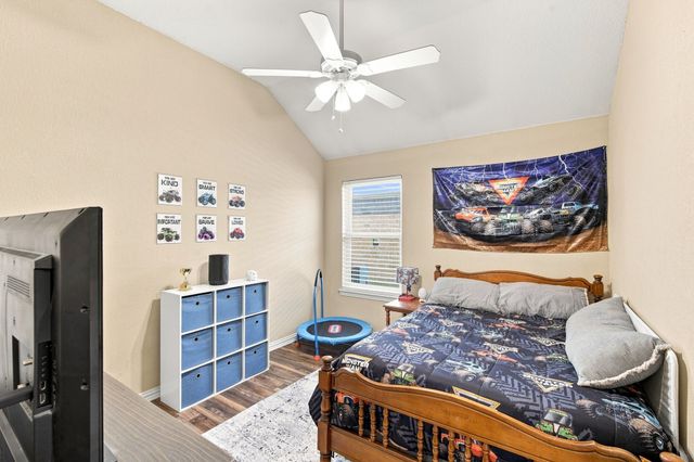 302 Creekside Way, Waxahachie, TX 75165