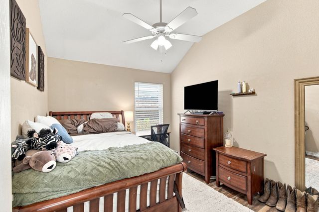 302 Creekside Way, Waxahachie, TX 75165
