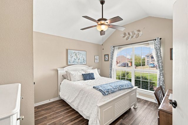 302 Creekside Way, Waxahachie, TX 75165