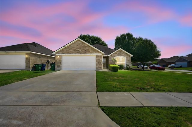 302 Creekside Way, Waxahachie, TX 75165