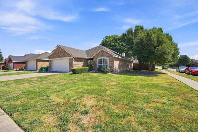 302 Creekside Way, Waxahachie, TX 75165
