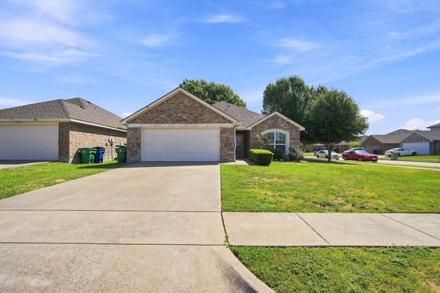 302 Creekside Way, Waxahachie, TX 75165