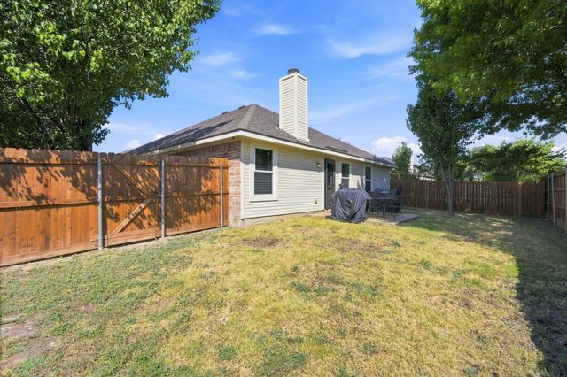 302 Creekside Way, Waxahachie, TX 75165
