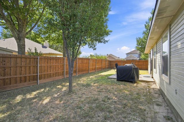 302 Creekside Way, Waxahachie, TX 75165