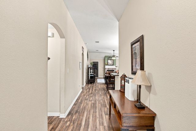 302 Creekside Way, Waxahachie, TX 75165