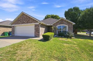 302 Creekside Way, Waxahachie, TX 75165