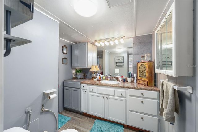 18486 SE 52ND STREET, Ocklawaha, FL 32179