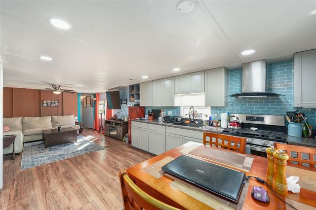 18486 SE 52ND STREET, Ocklawaha, FL 32179