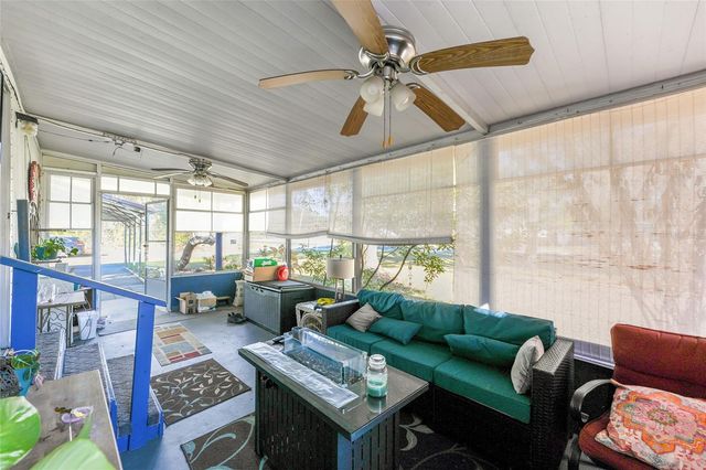 18486 SE 52ND STREET, Ocklawaha, FL 32179