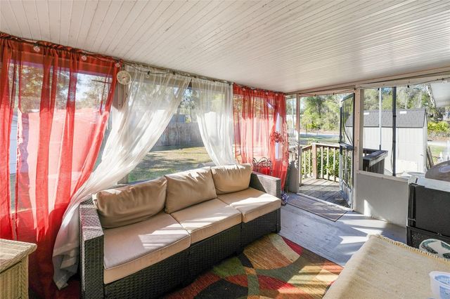 18486 SE 52ND STREET, Ocklawaha, FL 32179