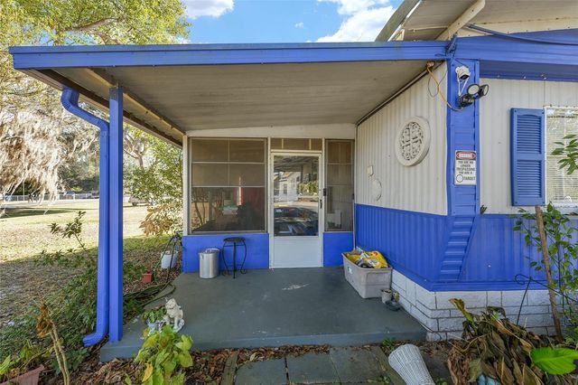 18486 SE 52ND STREET, Ocklawaha, FL 32179