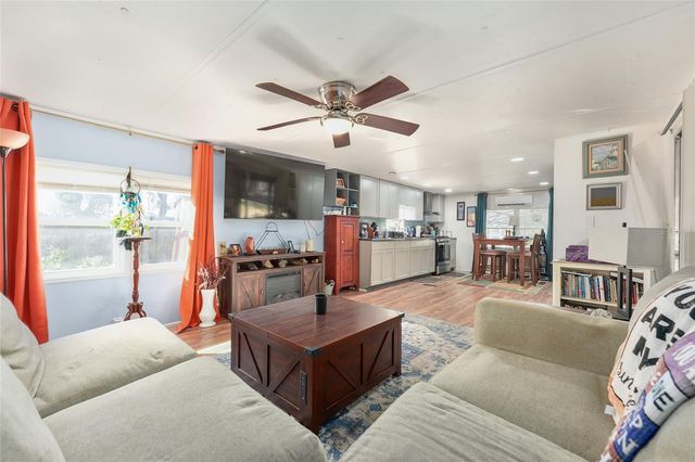 18486 SE 52ND STREET, Ocklawaha, FL 32179