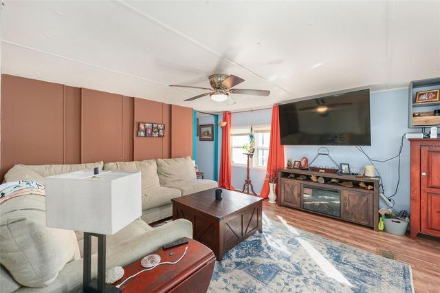 18486 SE 52ND STREET, Ocklawaha, FL 32179