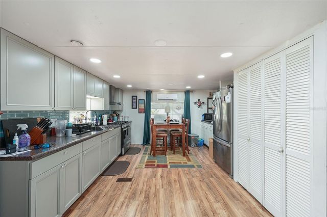 18486 SE 52ND STREET, Ocklawaha, FL 32179