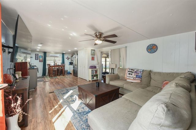 18486 SE 52ND STREET, Ocklawaha, FL 32179