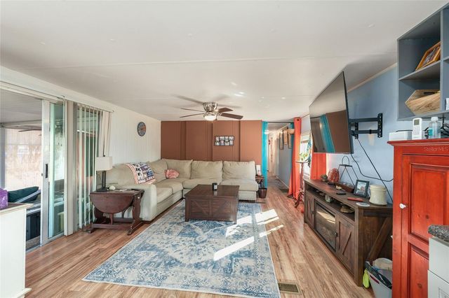 18486 SE 52ND STREET, Ocklawaha, FL 32179