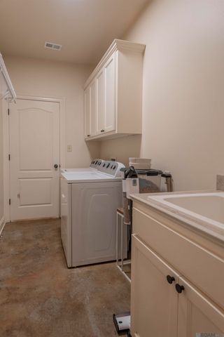 14160 Twelve Oaks Dr, Walker, LA 70785