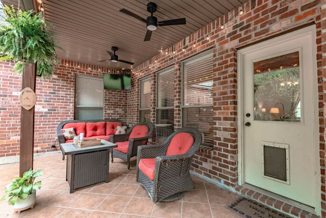 14160 Twelve Oaks Dr, Walker, LA 70785