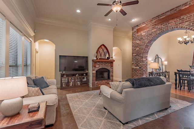 14160 Twelve Oaks Dr, Walker, LA 70785