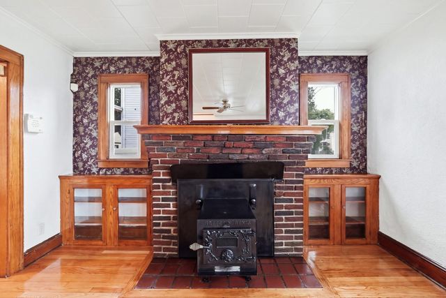 73 Santa Barbara St, Springfield, MA 01104