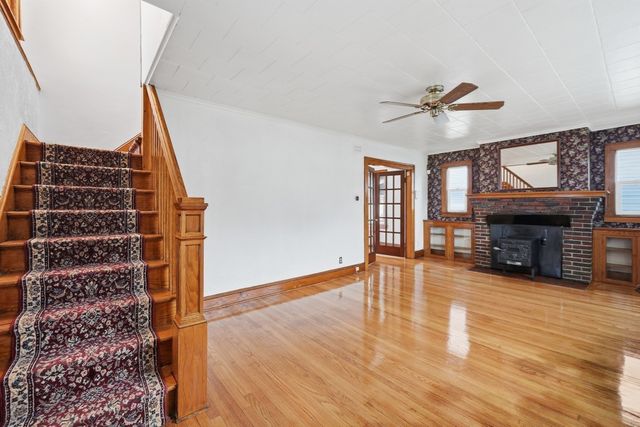 73 Santa Barbara St, Springfield, MA 01104