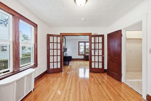 73 Santa Barbara St, Springfield, MA 01104