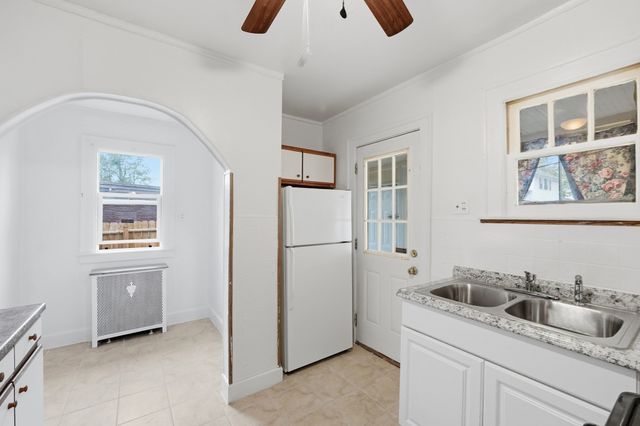 73 Santa Barbara St, Springfield, MA 01104