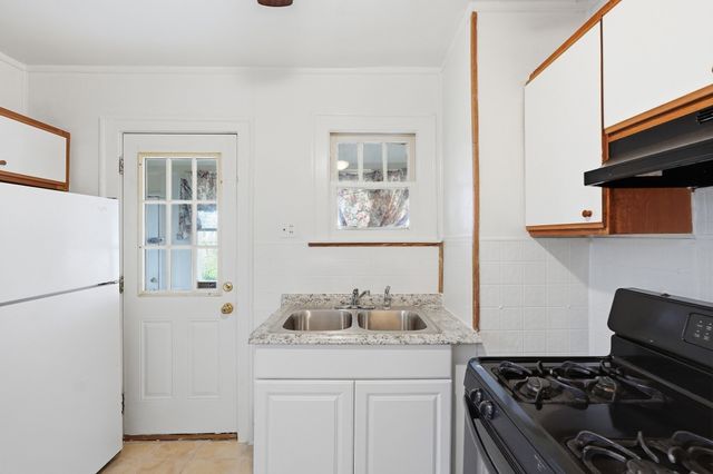 73 Santa Barbara St, Springfield, MA 01104