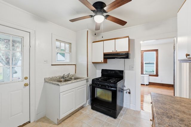 73 Santa Barbara St, Springfield, MA 01104