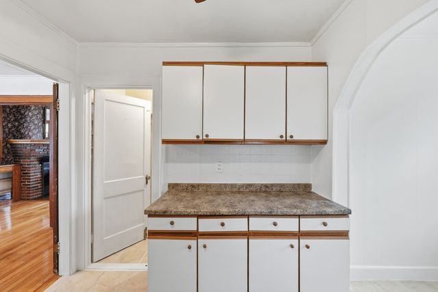 73 Santa Barbara St, Springfield, MA 01104