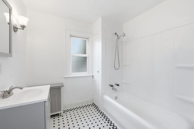 73 Santa Barbara St, Springfield, MA 01104