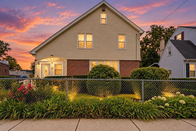 73 Santa Barbara St, Springfield, MA 01104