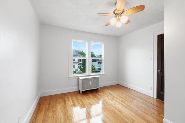 73 Santa Barbara St, Springfield, MA 01104