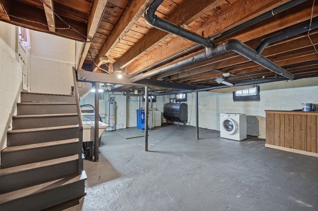 73 Santa Barbara St, Springfield, MA 01104