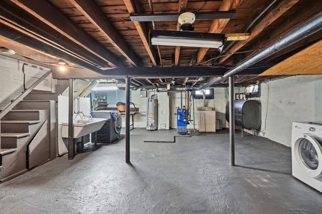 73 Santa Barbara St, Springfield, MA 01104