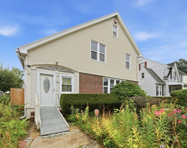 73 Santa Barbara St, Springfield, MA 01104