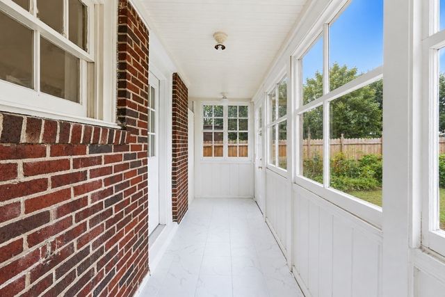 73 Santa Barbara St, Springfield, MA 01104