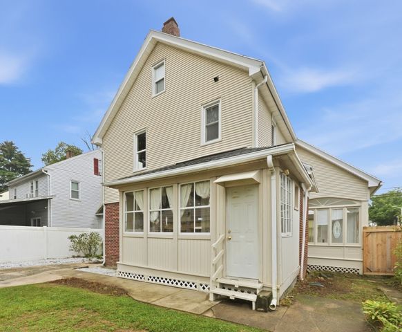 73 Santa Barbara St, Springfield, MA 01104