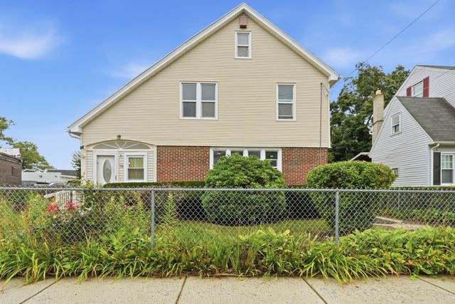 73 Santa Barbara St, Springfield, MA 01104