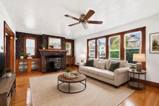 73 Santa Barbara St, Springfield, MA 01104