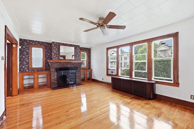 73 Santa Barbara St, Springfield, MA 01104