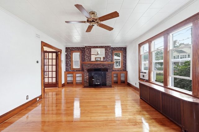 73 Santa Barbara St, Springfield, MA 01104