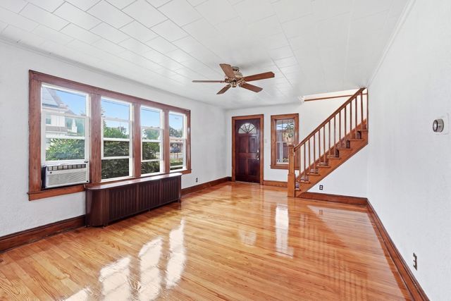 73 Santa Barbara St, Springfield, MA 01104