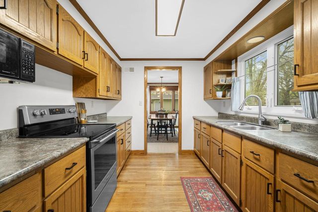 736 Cumberland ROAD, Waukesha, WI 53188
