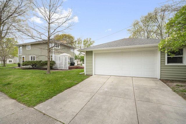 736 Cumberland ROAD, Waukesha, WI 53188