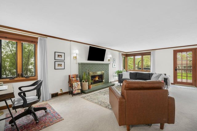 736 Cumberland ROAD, Waukesha, WI 53188