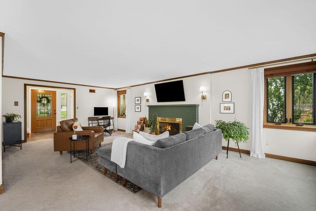 736 Cumberland ROAD, Waukesha, WI 53188