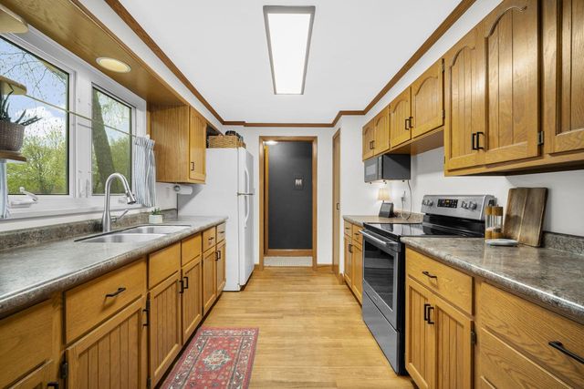 736 Cumberland ROAD, Waukesha, WI 53188