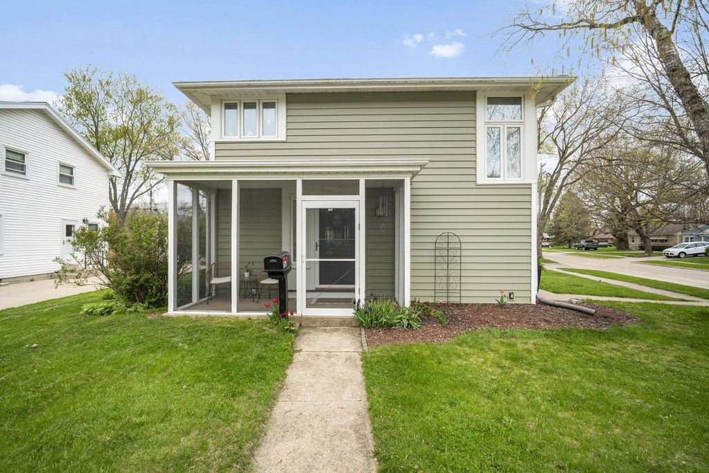 736 Cumberland ROAD, Waukesha, WI 53188