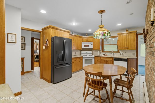 118 N Lakeshore Drive, Manahawkin, NJ 08050